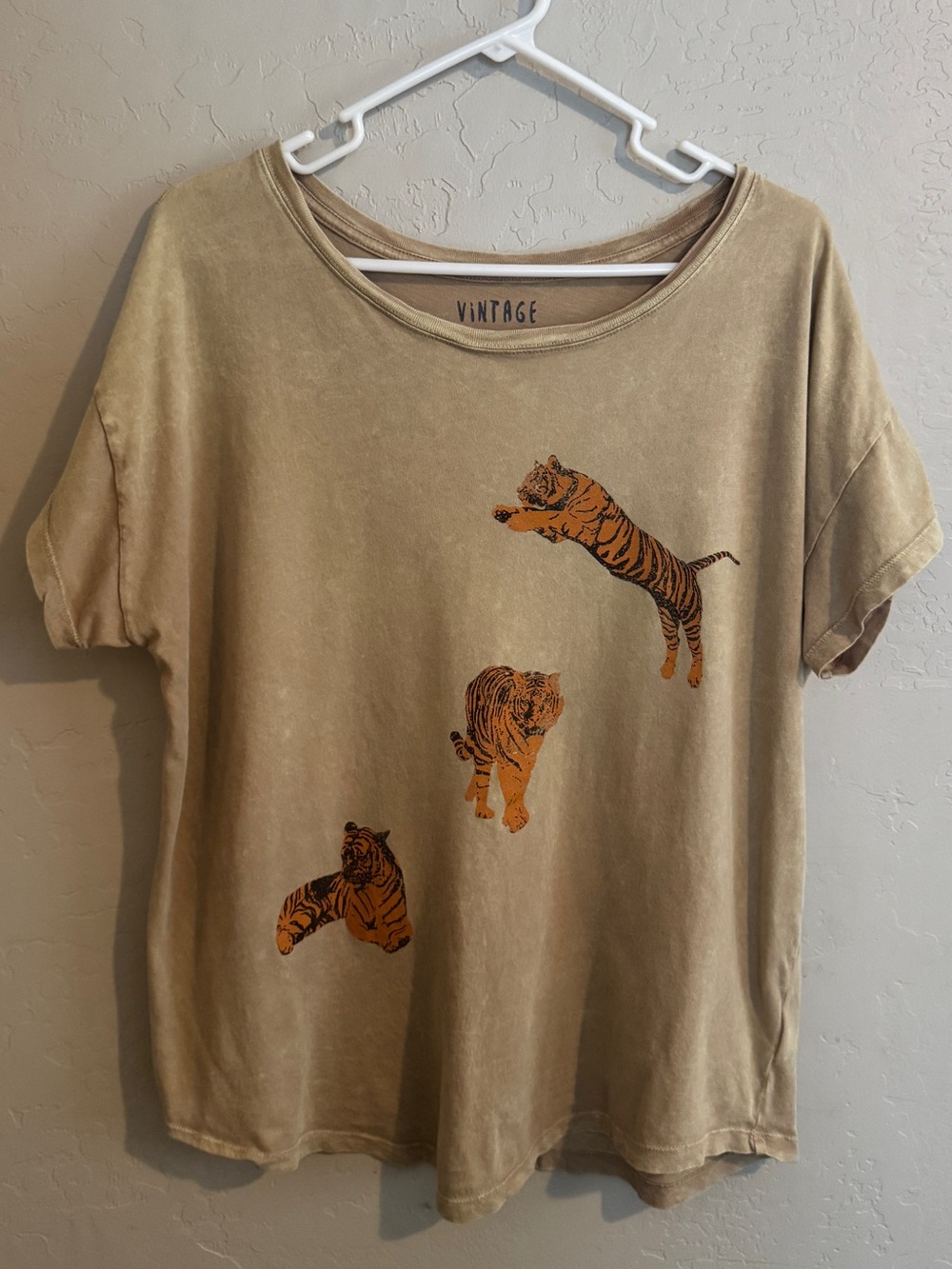 Vintage Style Tiger Graphic Tee - Tan